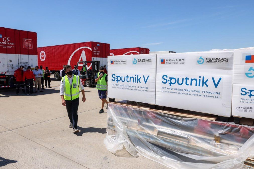 Las más de 600.000 dosis de la vacuna Sputnik V comenzaron a ser distribuidas este miércoles a todo el país.