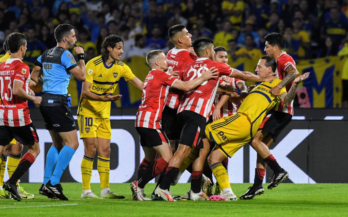 Cristian Lema se fue expulsado tras ser amonestado en dos ocasiones. Cristian Lema se fue expulsado tras ser amonestado en dos ocasiones.