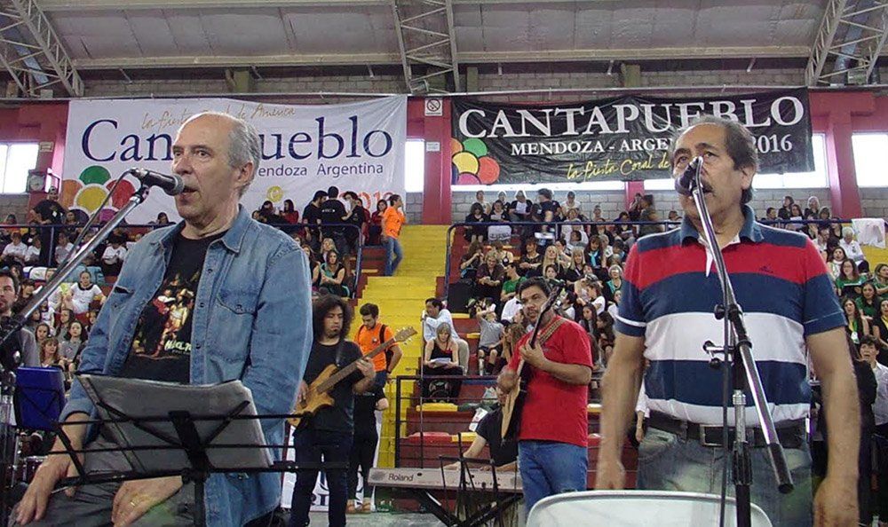 Opus Cuatro y mil voces emocionaron en Cantapueblo