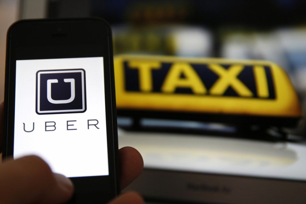 Primera multa a un chofer de Uber: tuvo que pagar $77 mil y le llevaron el auto