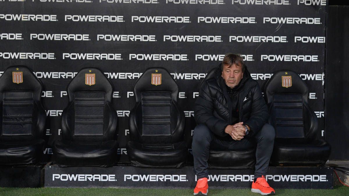 Ricardo Zielinski dejó de ser el técnico de Estudiantes.