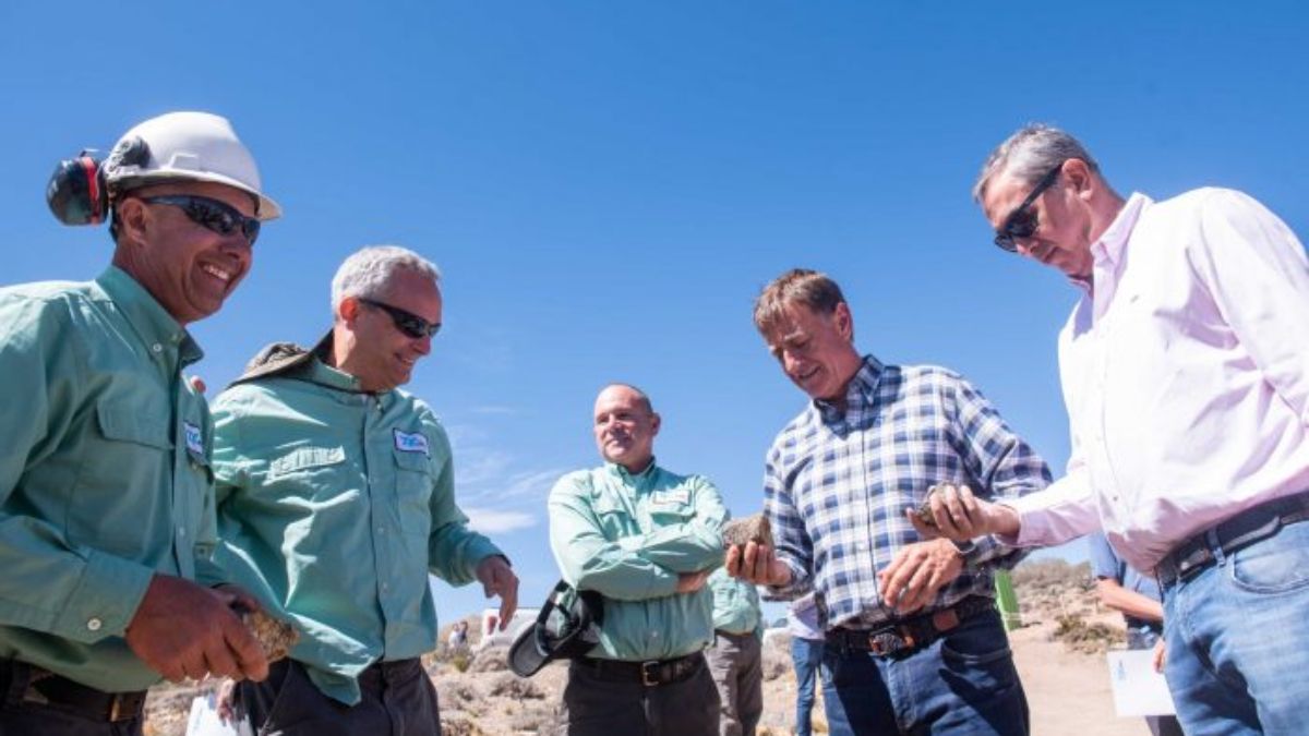 El Gobierno de Mendoza, en la figura de Rodolfo Suarez, ha apoyado abiertamente este proyecto de minería que encaran las empresas Hierro Indio SA y PRC SAU. El Gobierno de Mendoza, en la figura de Rodolfo Suarez, ha apoyado abiertamente este proyecto de minería que encaran las empresas Hierro Indio SA y PRC SAU.