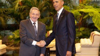 Obama y Raúl Castro saludaron juntos y comenzaron una reunión para tratar el embargo económico