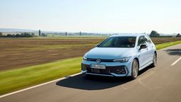 La evolución técnica aplicada en el Golf representa un avance fundamental para los usuarios que buscan reducir el consumo sin modificar sus hábitos de manejo diarios. Al prescindir de cables y estaciones de carga externas, este modelo logra democratizar el acceso a una movilidad más limpia, utilizando la inercia y el frenado para alimentar su propio sistema eléctrico de manera inteligente durante todo el trayecto.