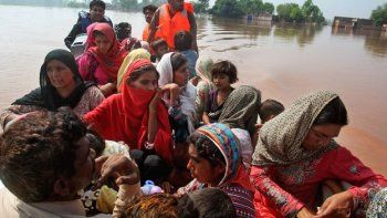 Miles de evacuados en Pakistán por inundaciones