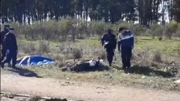 Un hombre murió al salir despedido de su moto