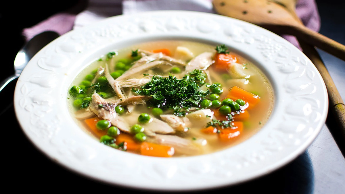 Beneficio de tomar sopa de pollo. Beneficio de tomar sopa de pollo.