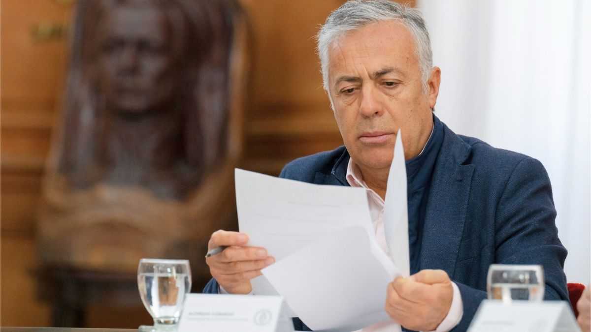 Alfredo Cornejo saca cuentas antes de tomar una decisión respecto a las alianzas para las elecciones. Imagen ilustrativa.