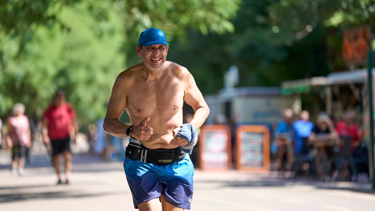 Hacer ejercicio con regularidad es la clave para sentirte menos cansado. Hacer ejercicio con regularidad es la clave para sentirte menos cansado. 