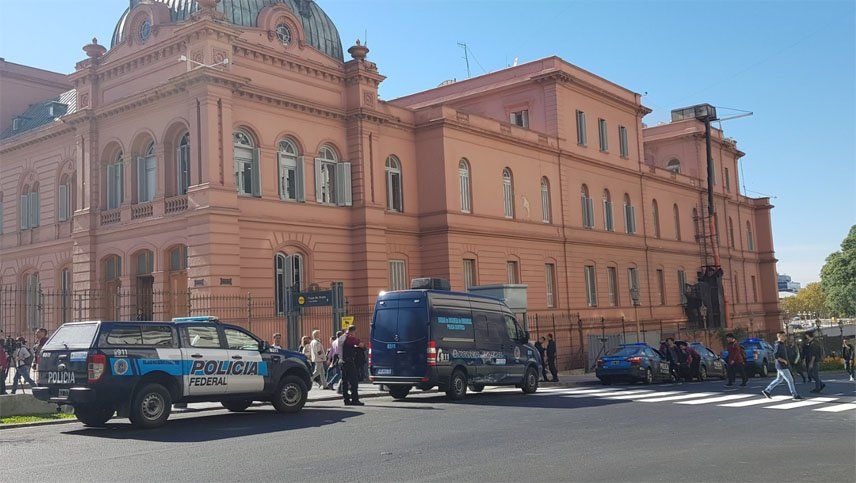 Evacuaron la Casa Rosada y el anexo a Diputados por amenazas de bomba