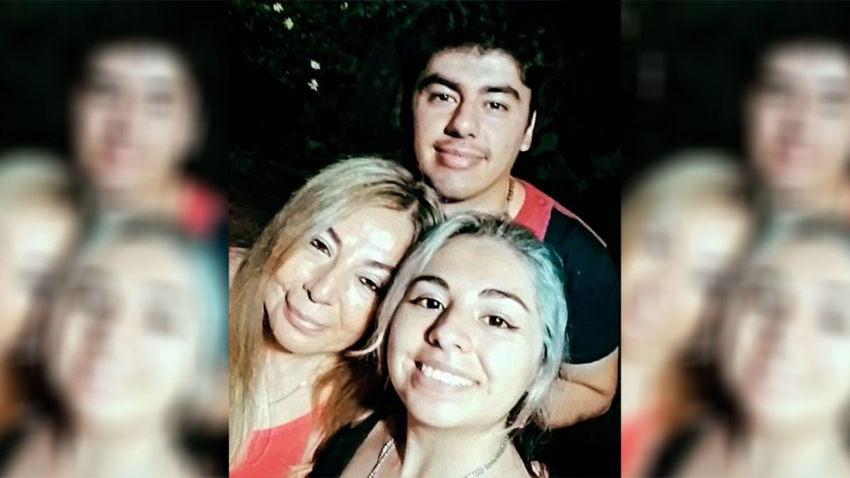 María Inés Quispe junto a su hija Mariana Domínguez y su otro hijo. María Inés Quispe junto a su hija Mariana Domínguez y su otro hijo.