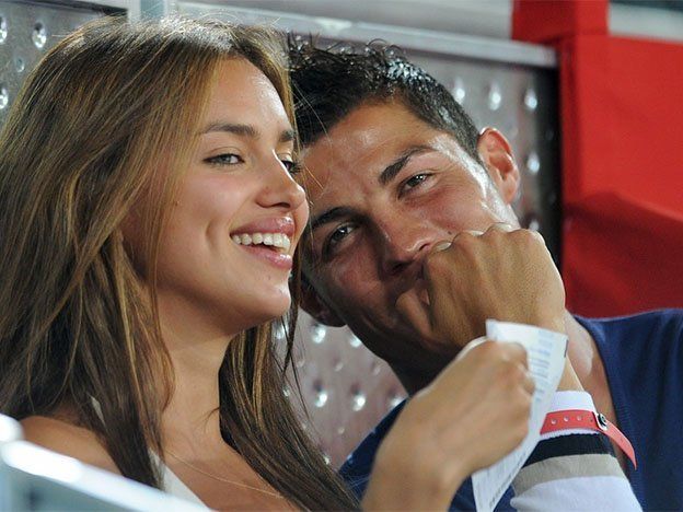 La ex de Cristiano, a los besos con otro