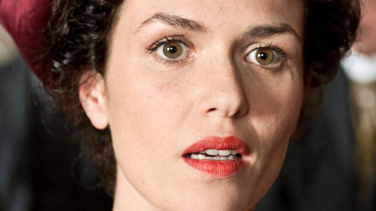 Melika Foroutan, actriz de La emperatriz, la miniserie alemana de Netflix.