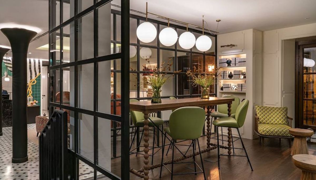 Aprende a preparar un ambientador casero para que tu hogar tenga una atmósfera similar a la de hoteles. Aprende a preparar un ambientador casero para que tu hogar tenga una atmósfera similar a la de hoteles.