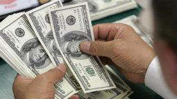 Dólar blue ahora: opera a $80 y todavía no supera al solidario