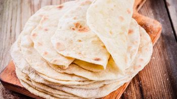 Receta de rapiditas en sartén con 3 ingredientes: la masa para tacos fácil y lista en minutos Receta de rapiditas en sartén con 3 ingredientes: la masa para tacos fácil y lista en minutos