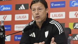Matias Almeyda se fue del Sevilla. Matias Almeyda se fue del Sevilla.