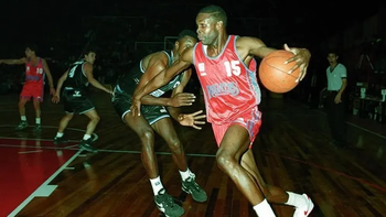 Murió Carey Scurry, el Jordan Borracho que llegó a la NBA y brilló en Mendoza jugando para Regatas Murió Carey Scurry, el Jordan Borracho que llegó a la NBA y brilló en Mendoza jugando para Regatas
