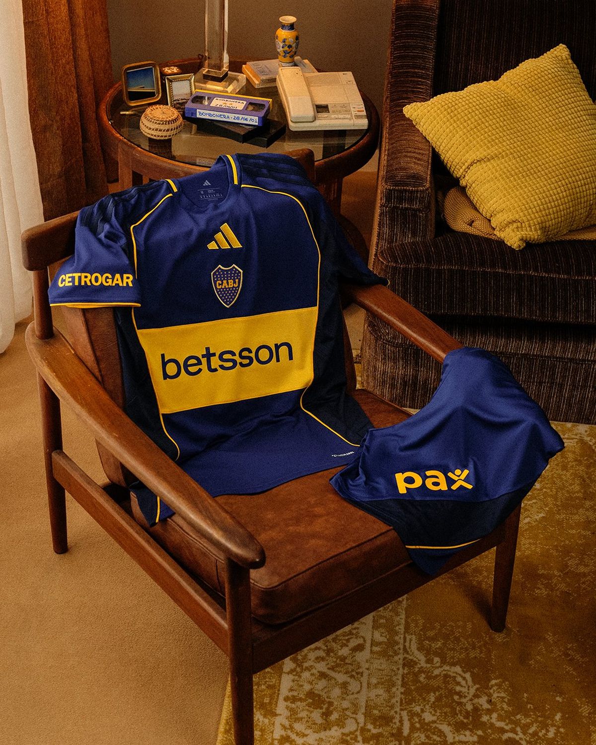 La camiseta y el short aniversario por la consagraci&oacute;n de la Libertadores de Boca.