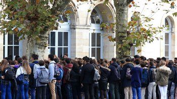 ¿Alguien quiere pensar en los niños? Tras los ataques en París plantean duros dilemas a padres y escuelas