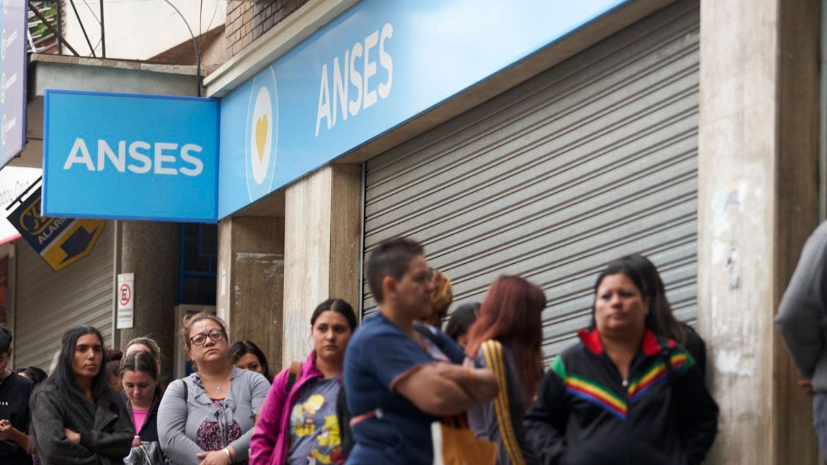 ANSES: Quiénes Cobran Este Lunes 1 De Julio 2024