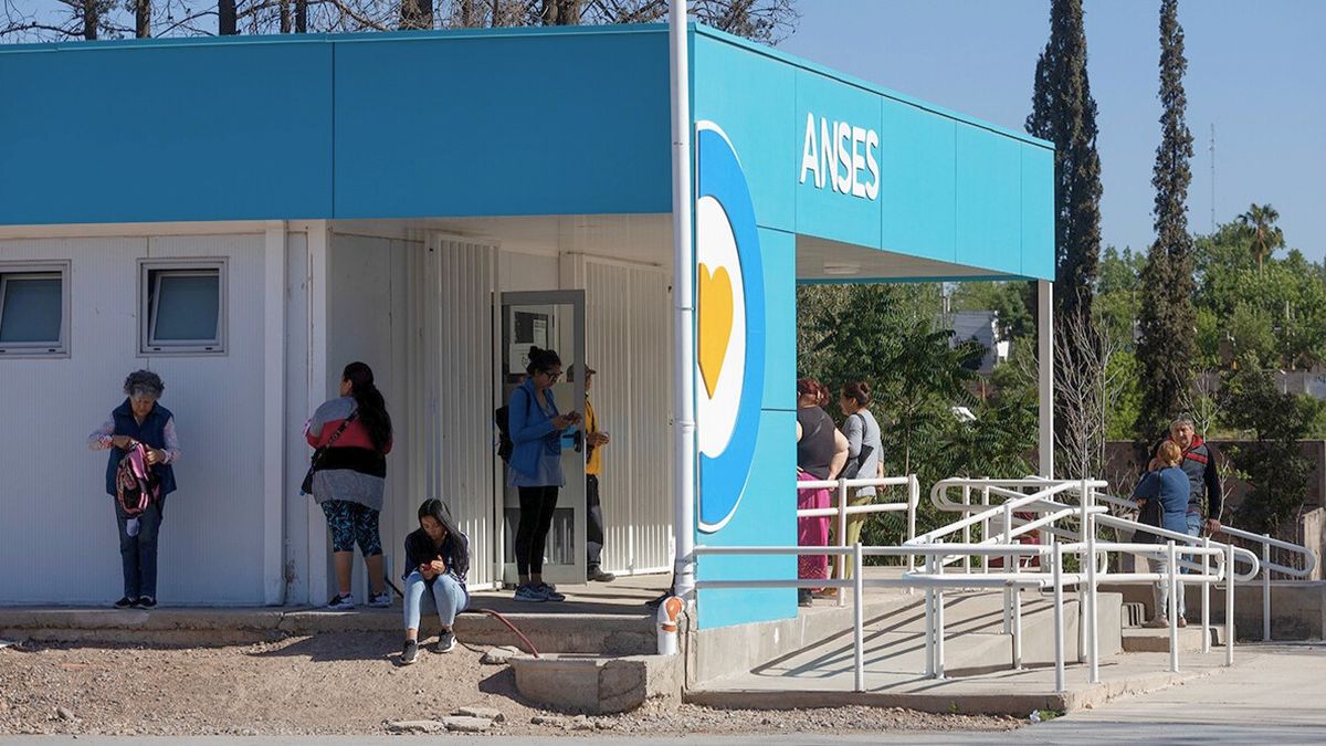 ANSES cambia el calendario de pago de julio de los jubilados y pensionados. ANSES cambia el calendario de pago de julio de los jubilados y pensionados.