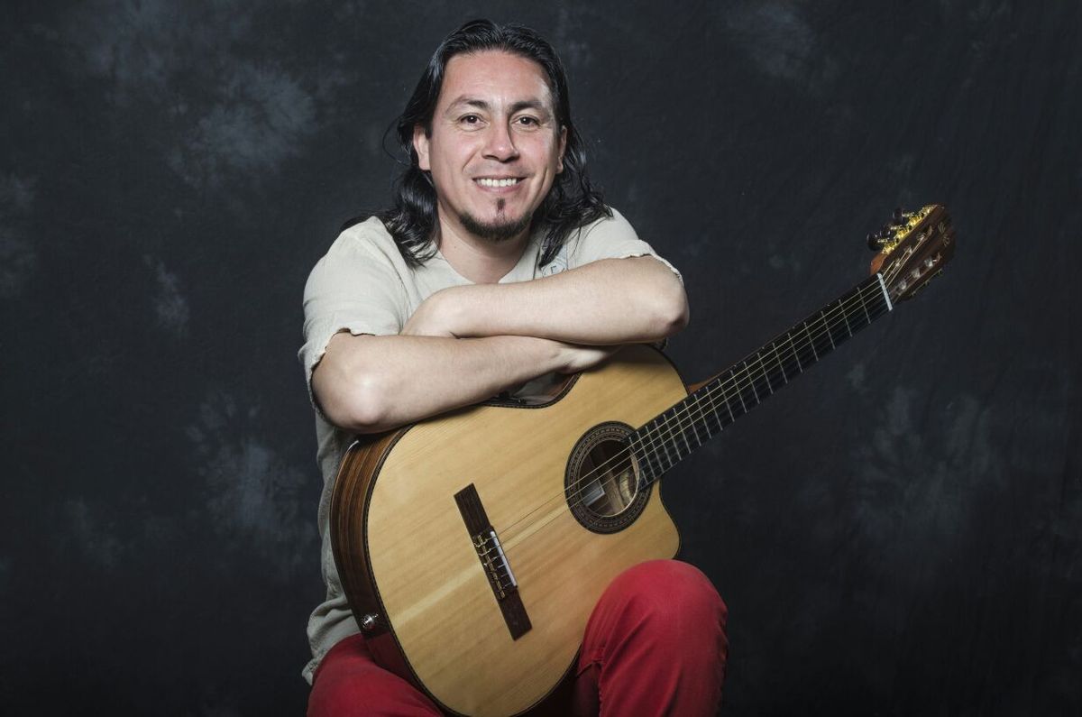 Un folclorista fue detenido por pisarle la cabeza a su pareja