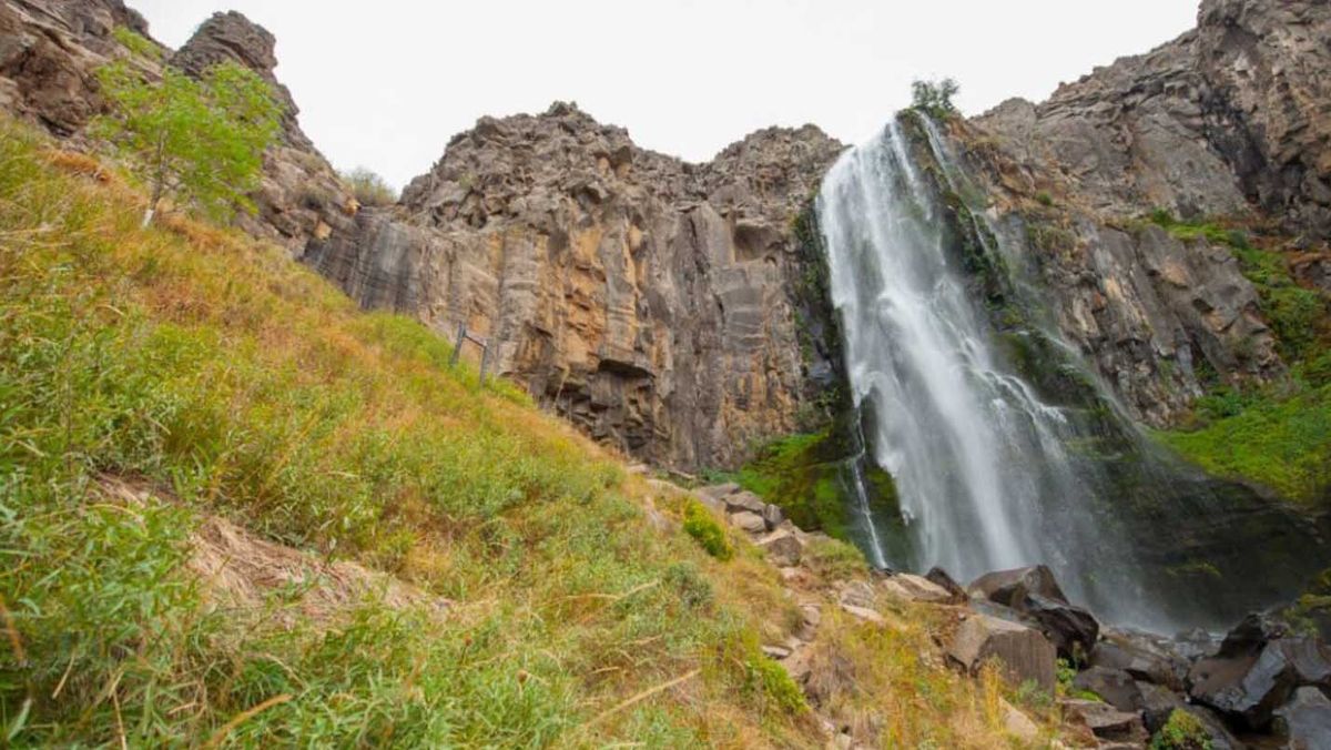 Una increíble vertiente es parte del paisaje natural que ofrece Las Ovejas, donde se encuentra el Mirador de La Puntilla Una increíble vertiente es parte del paisaje natural que ofrece Las Ovejas, donde se encuentra el Mirador de La Puntilla