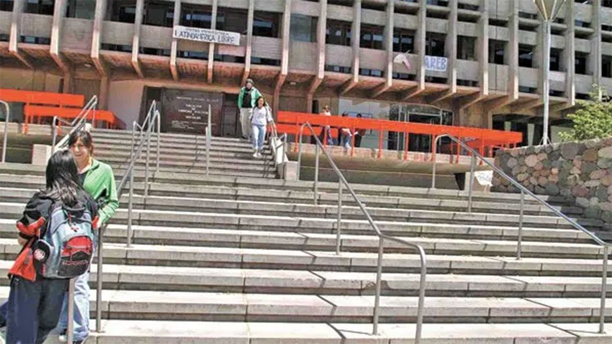 La Facultad de Ciencias Políticas y Sociales de la UNCuyo vive días de incertidumbre.