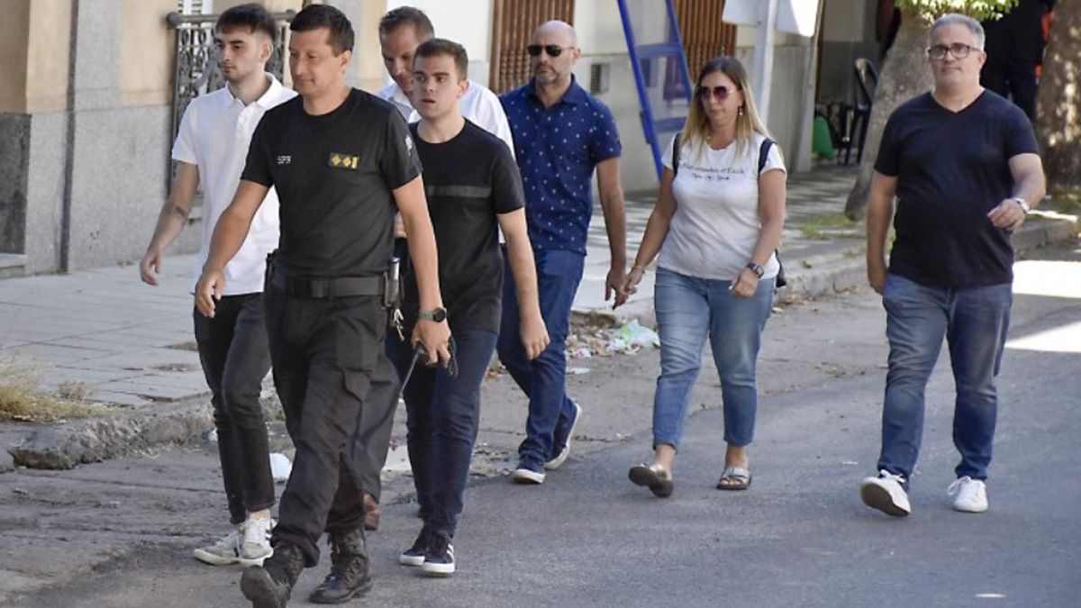 Luciano Bonamaison y Juan Manuel Pereyra Rozas, amigos de Fernando Báez Sosa, llegaron al Tribunal acompañados por familiares