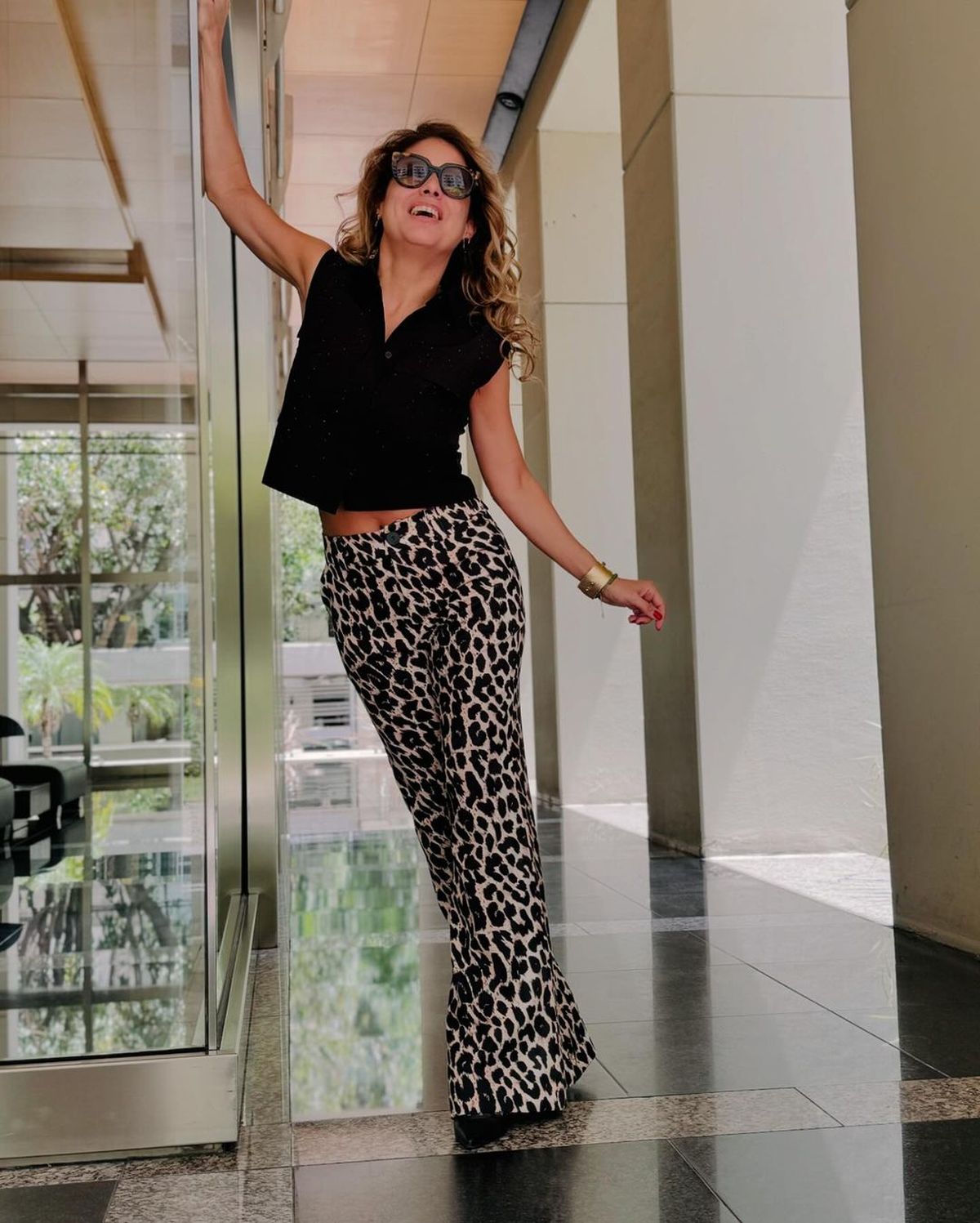 A sus 50 años, Marina Calabró estrena pantaloncitos en clave animal print XS y paraliza la primavera. A sus 50 años, Marina Calabró estrena pantaloncitos en clave animal print XS y paraliza la primavera.