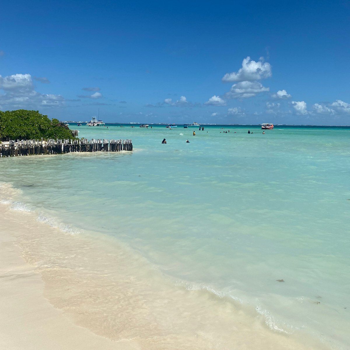 La playa caribeña que ofrece un escenario de postal donde el azul turquesa alcanza matices irreales