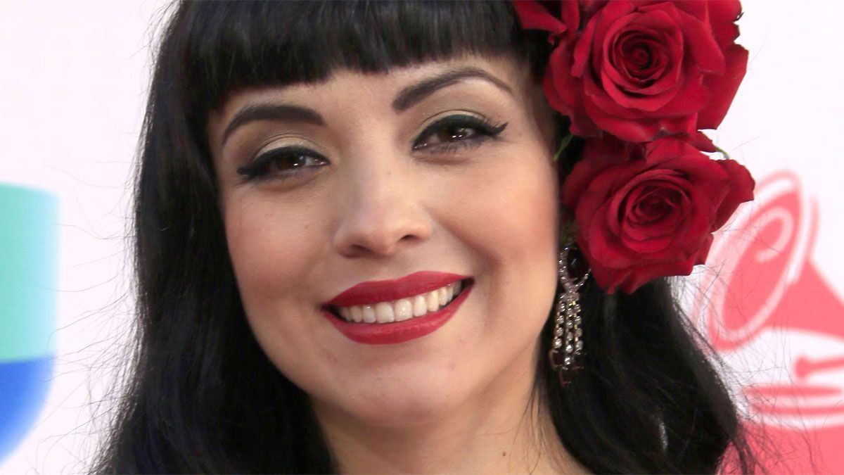 Mon Laferte estrena su documental, las diferentes etapas de su vida.&nbsp;