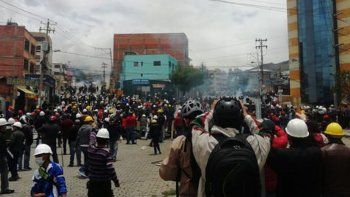 Evo Morales denunció que la policía amotinada ha causado muertos y heridos