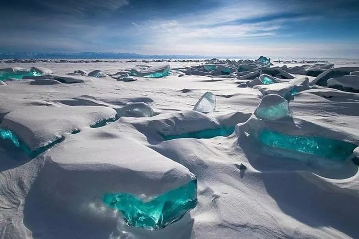 Existen casi 400 lagos subglaciales en la Antártida. Existen casi 400 lagos subglaciales en la Antártida.