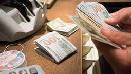 El dólar blue hoy en Mendoza se vendió a $498 en el mercado informal.