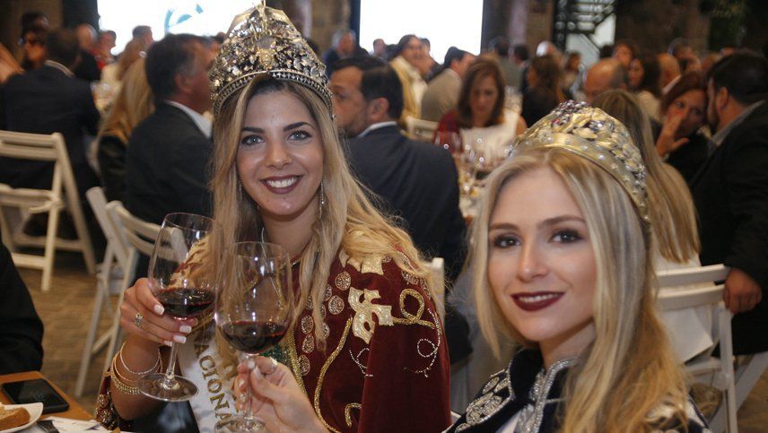 La reina María Laura Micames, representante de San Carlos, y la virreina Luz Martina Mercol, oriunda de Lavalle