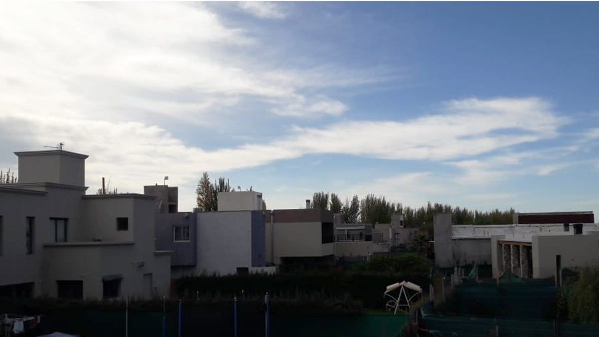 El cielo estará algo nublado en Mendoza para este fin de semana, cortando con la seguidilla de días agobiantes, que finalizará este viernes por la noche, según el pronóstico del tiempo en Mendoza.