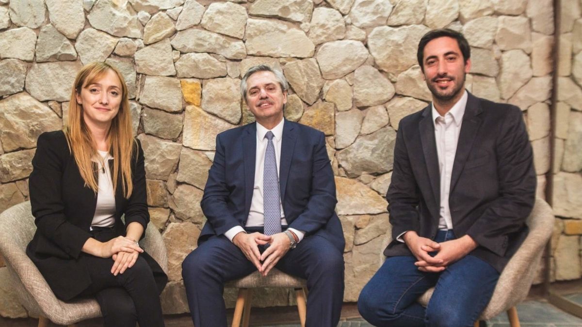 Sevilla, junto a la senadora Fernández Sagasti y Alberto Fernández. Sevilla, junto a la senadora Fernández Sagasti y Alberto Fernández.