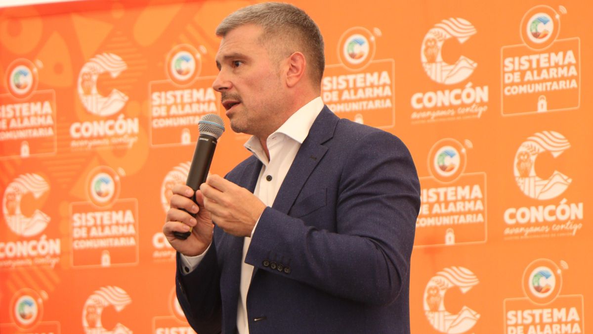 El intendente de Godoy Cruz, Diego Costarelli, en la presentación del sistema de alarma comunitaria.