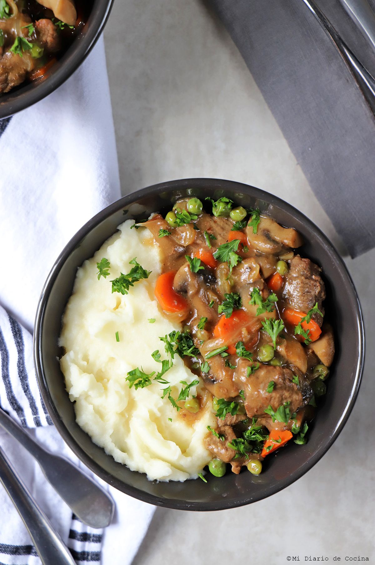 El mejor acompañamiento para esta receta es el puré. El mejor acompañamiento para esta receta es el puré.