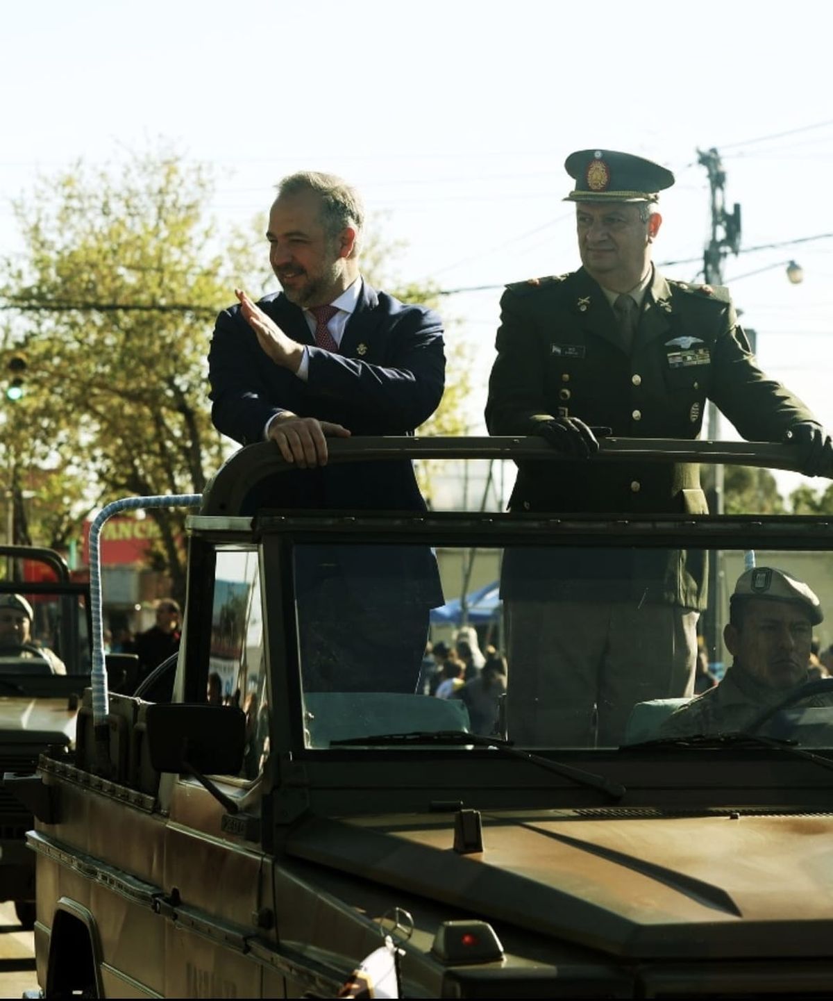 Saluda el intendente de Maipú, Matías Stevanato.