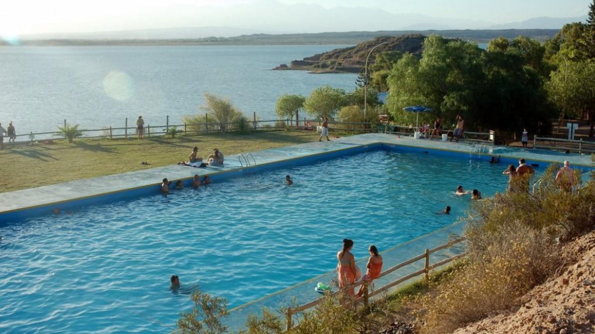 Hay varias alternativas refrescantes en el Dique El Carrizal, una de ellas es Manquehue. Hay varias alternativas refrescantes en el Dique El Carrizal, una de ellas es Manquehue.