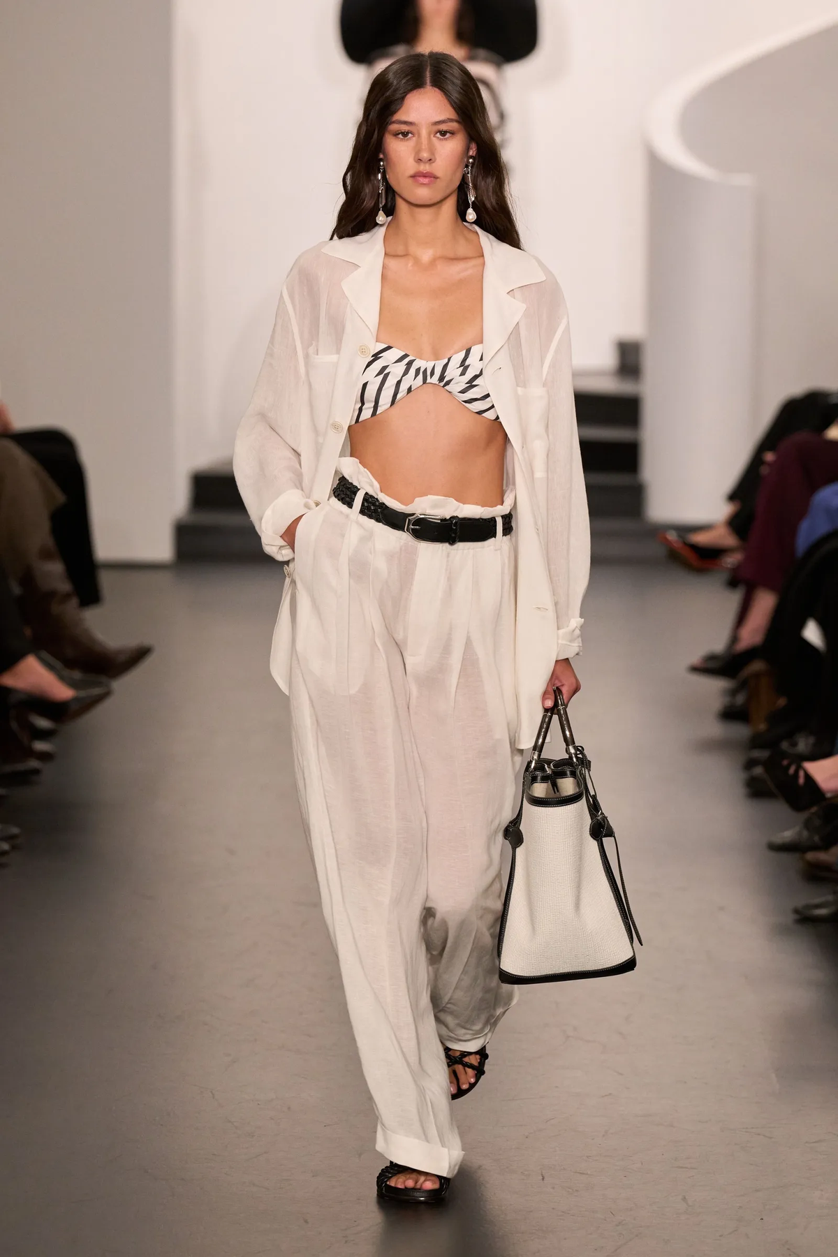 Pantalones fluidos: estilo y comodidad en cada movimiento. Pantalones fluidos: estilo y comodidad en cada movimiento.