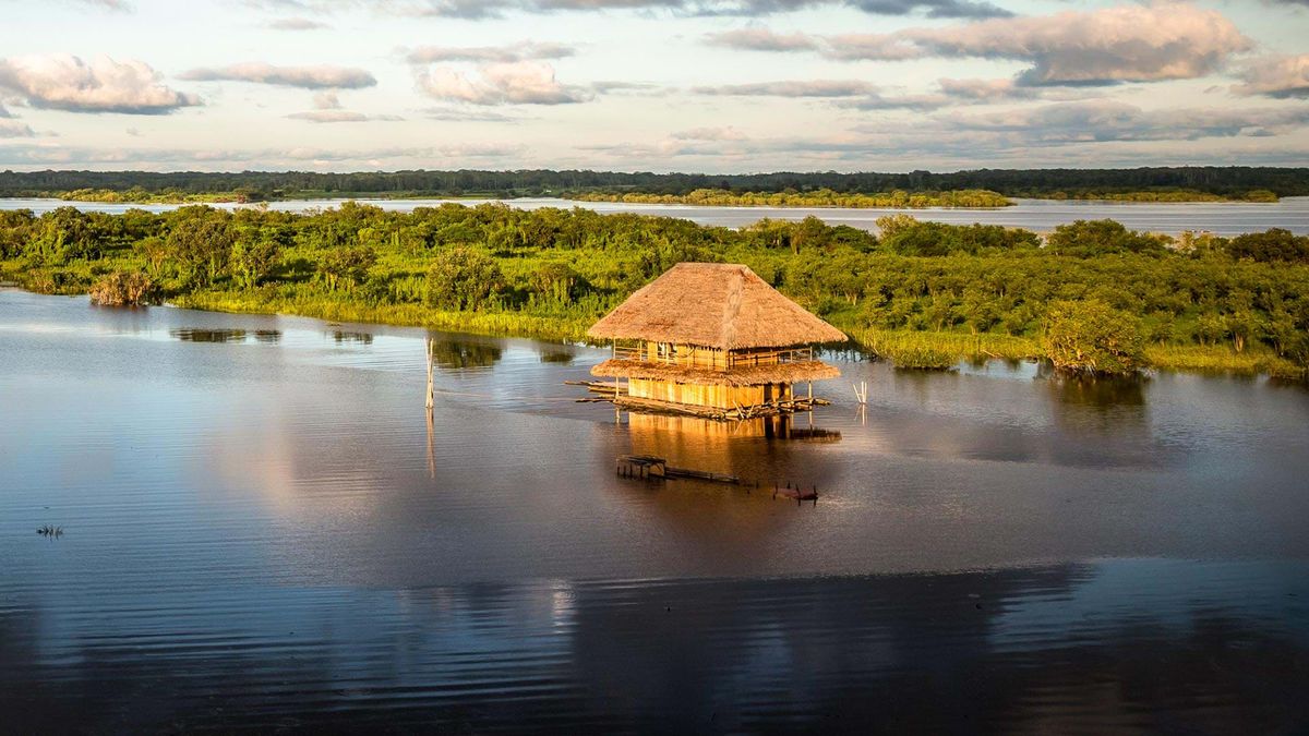 Cientos de hogares aislados viven en los alrededores del río Amazonas.