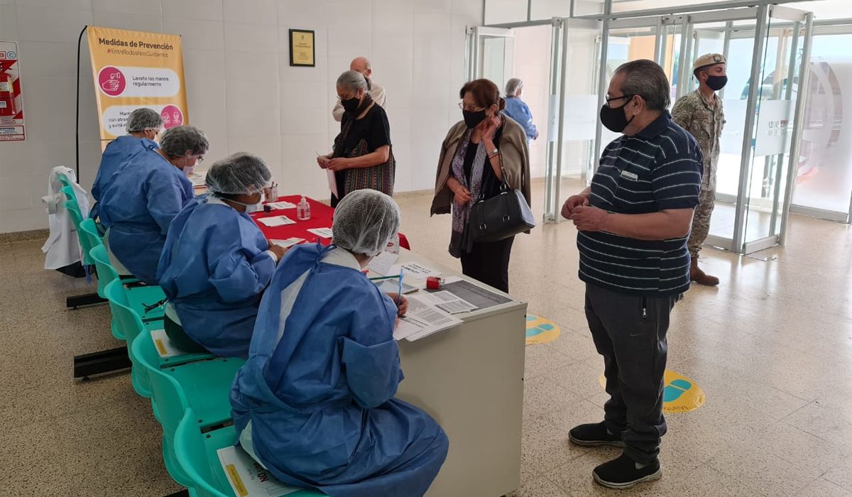 Desde el Ministerio de Salud de Mendoza alentaron a que los mendocinos refuercen su vacunación contra el Covid 19.