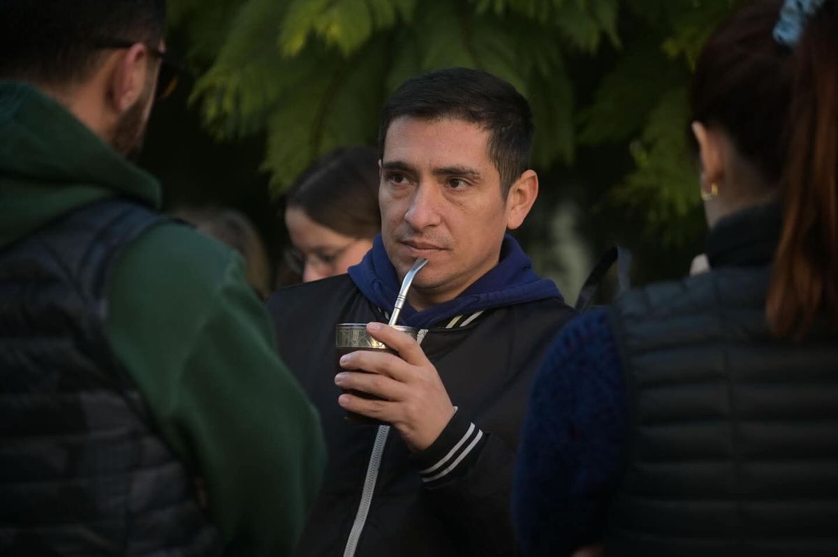 Gustavo Caleau, cabeza de lista de Encuentro Peronista en Ciudad de Mendoza. Gustavo Caleau, cabeza de lista de Encuentro Peronista en Ciudad de Mendoza.