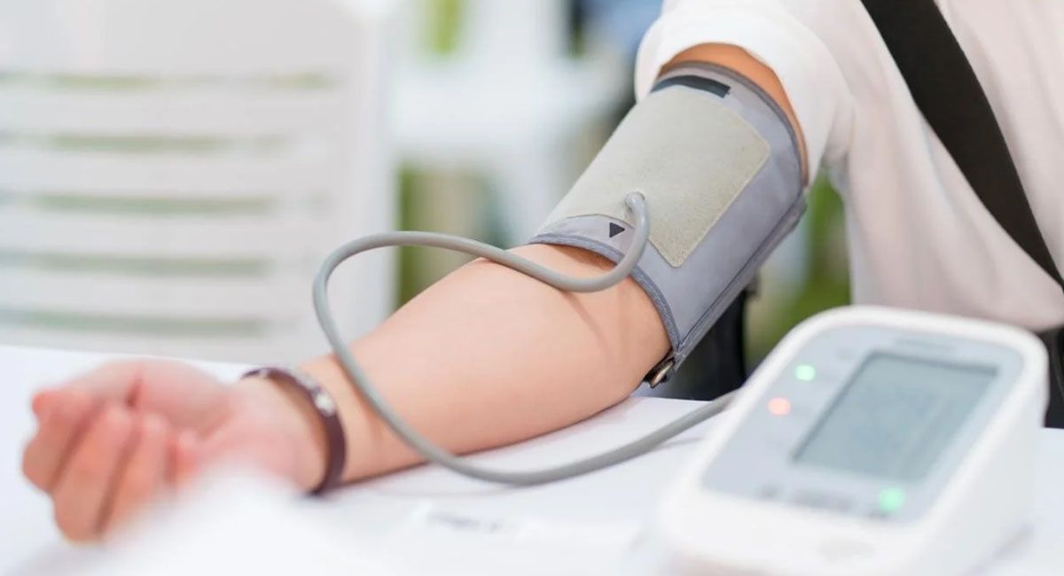 Tomarse la presión arterial con cierta frecuencia puede ayudar a detectar altos valores y evitar enfermedades graves Tomarse la presión arterial con cierta frecuencia puede ayudar a detectar altos valores y evitar enfermedades graves