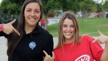 Las chicas de la radio se cruzan en la cancha