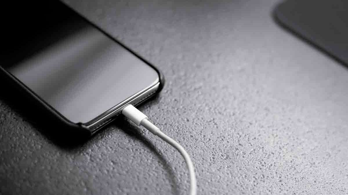 Es mejor cargar el celular muchas veces durante el día.